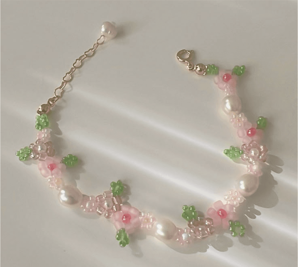 Vòng tay phong cách nữ tính